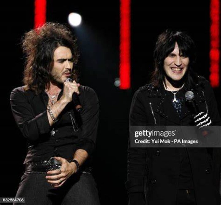 Is noel fielding a goth?