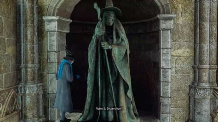 What does the spell Dissendium do?
